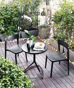 Read more about the article Elevate Your Dining Experience with Insoexca’s Modern Chairs